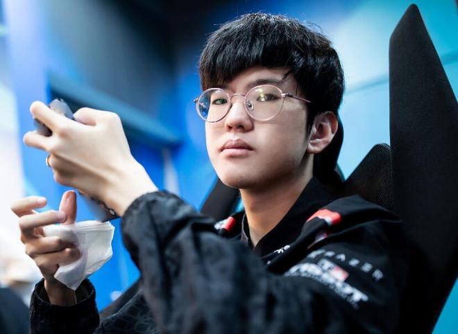 2025LPL夏季赛季后赛战队海报一览：场场皆关键，无畏竞巅峰！