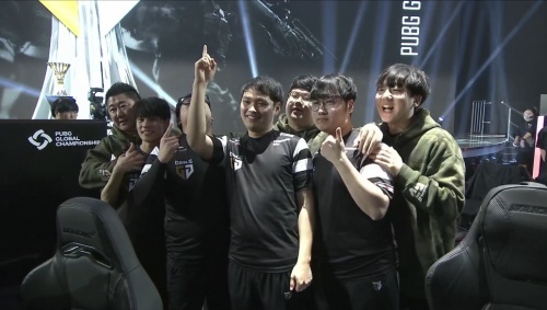 德州扑克高手对气势免疫（德州扑克高手不为气势所动）