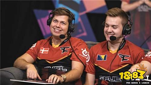 KaKAO 赵信的枪如龙，捡起蓝色 Wolf ，而 Gwen 唱着向前冲。 Puff 队伍赢回一城